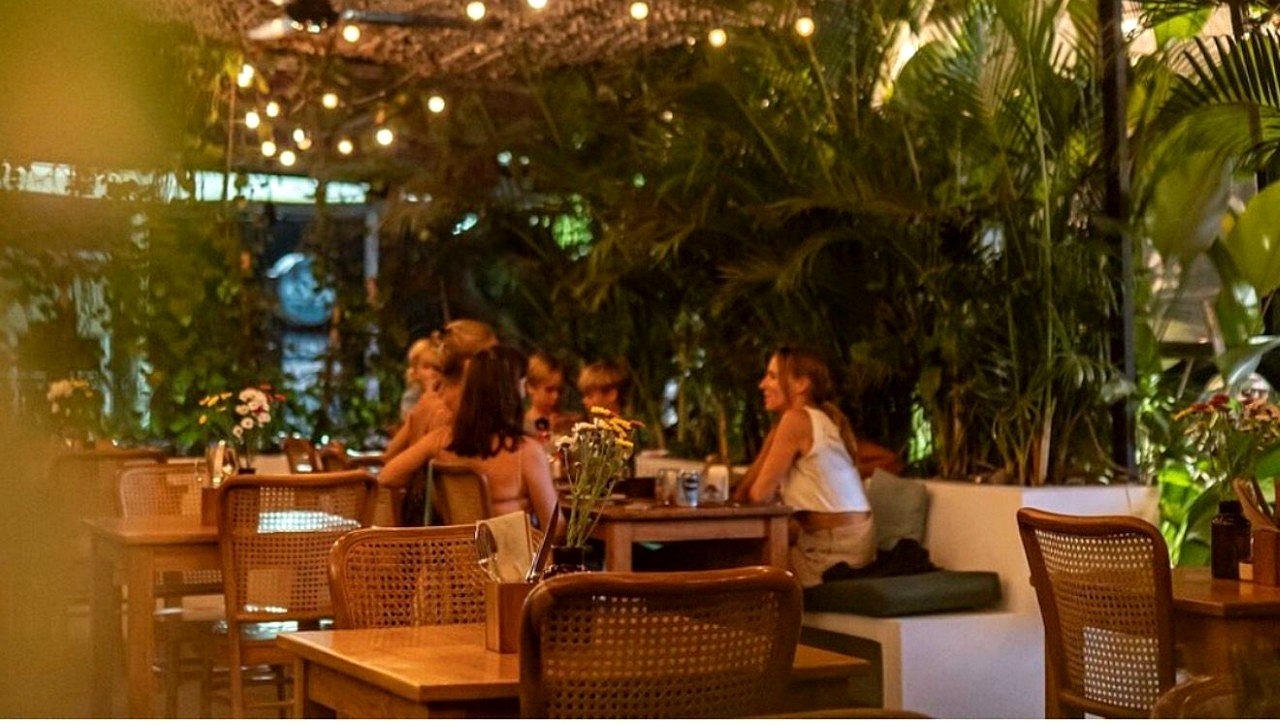 Cafes and Restaurants Near Uluwatu Paradise